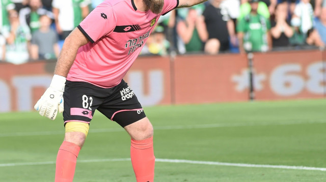 דני עמוס שוער מכבי נתניה (צילום: ברני ארדוב)