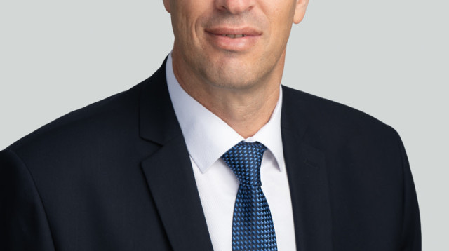 עוזי רוזנטל, סגן נשיא בכיר, מנהל חטיבת הממשלה, קבוצת פנג'יה (צילום: דייויד גארב)