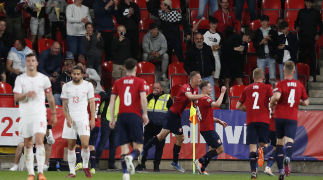 פתחו ברגל ימין. שחקני נבחרת צ'כיה חוגגים (צילום: רויטרס)