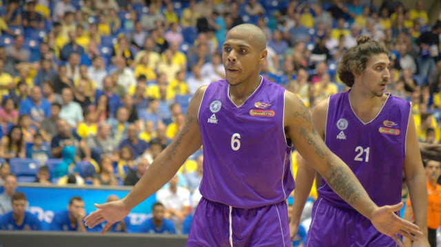 שחקן עירוני נהריה נייט מילר (צילום: ניב אהרונסון)