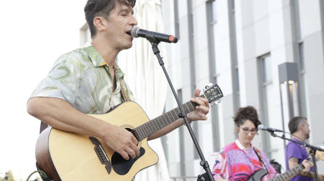 שחר אבן צור במופע אגדה חיה במוזיאון הטבע (צילום: יעל צור)