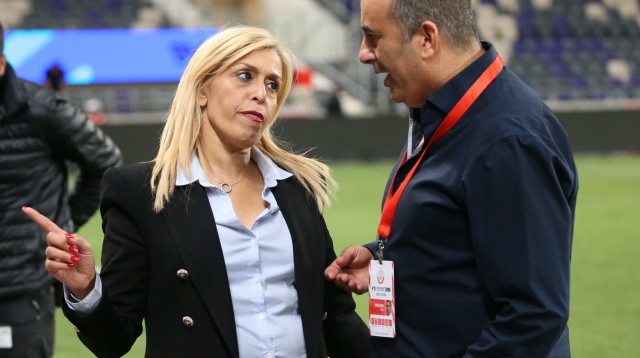 האדומים יוכלו להשתתף באירופה בעונה הבאה. הבעלים איציק ניסנוב עם המנכ"לית אודליה פרידמן (צילום: אודי ציטיאט)