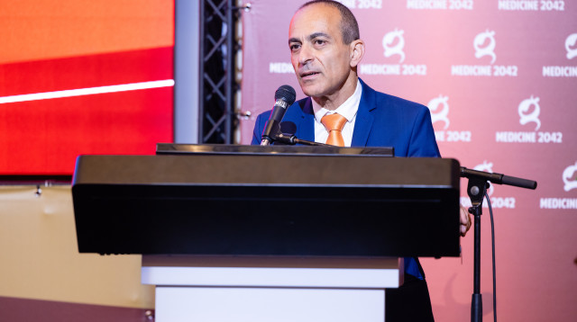 פרופסור רוני גמזו (צילום: שאולי לנדנר)