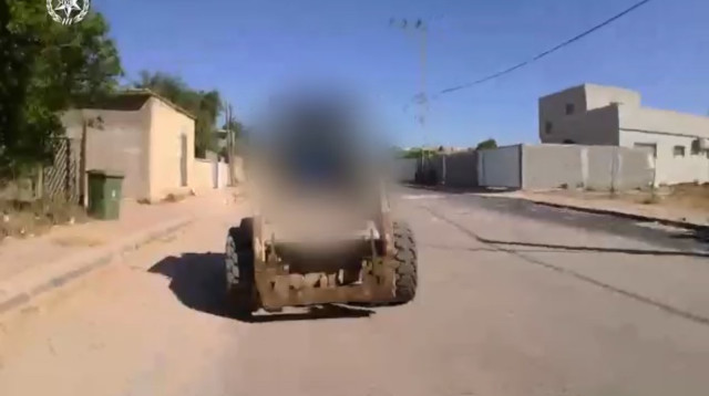 ילד בן 11 נתפס נוהג על טרקטור בלקיה (צילום: דוברות המשטרה)