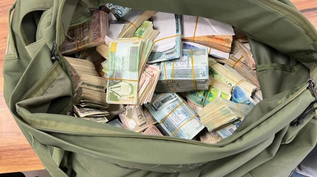 הכסף שהוחרם בעיירה חלחול (צילום: דובר צה"ל)