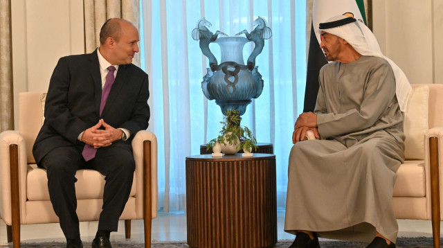 נפתלי בנט ושייח׳ מוחמד בן זאיד (צילום: קובי גדעון, לע"מ)