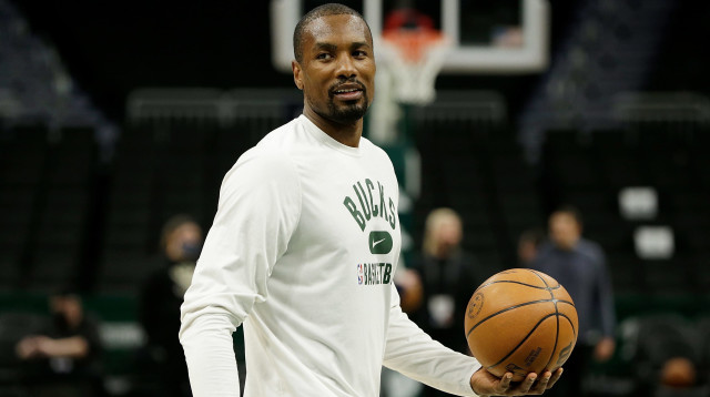 סרג' איבקה, שחקן מילווקי באקס (צילום: GettyImages, John Fisher)