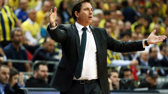 צ'אבי פסקואל מאמן פנאתינייקוס (צילום: GettyImages)