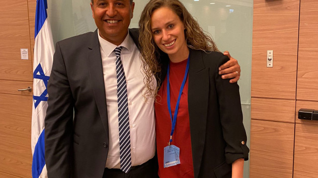 חבר הכנסת סימון דוידסון עם קארין סנדל (צילום: יח"צ)