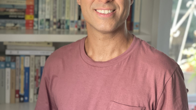 השחקן והמנחה טל מוסרי (צילום: נעם בן גוריון מוסרי)