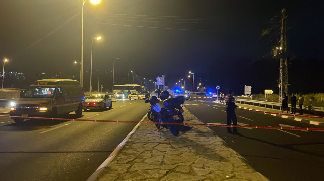 זירת הירי בכביש 75 (צילום: דוברות המשטרה)