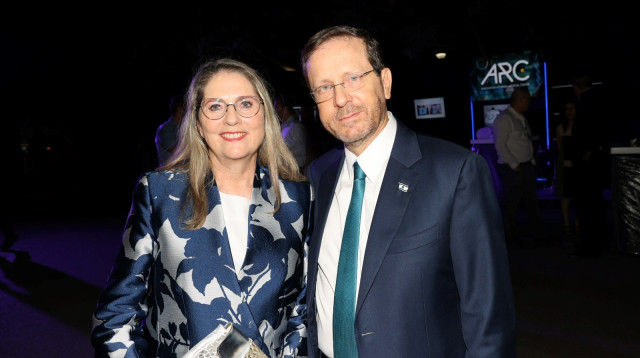 יצחק ומיכל הרצוג (צילום: רפי דלויה)