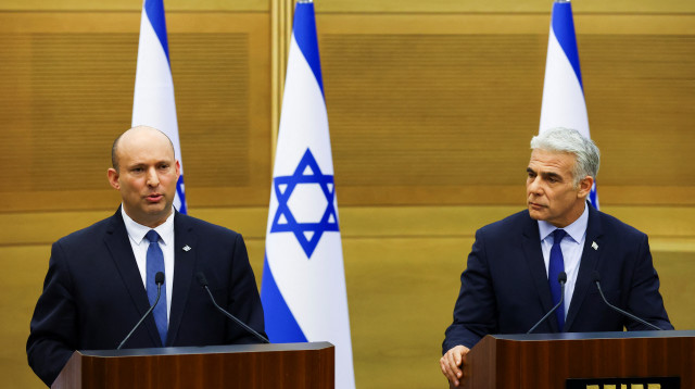 נפתלי בנט, יאיר לפיד (צילום: REUTERS/Ronen Zvulun)