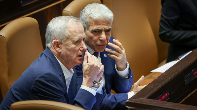 יאיר לפיד ובני גנץ (צילום: דני שם טוב, נועם מושקוביץ, דוברות הכנסת)