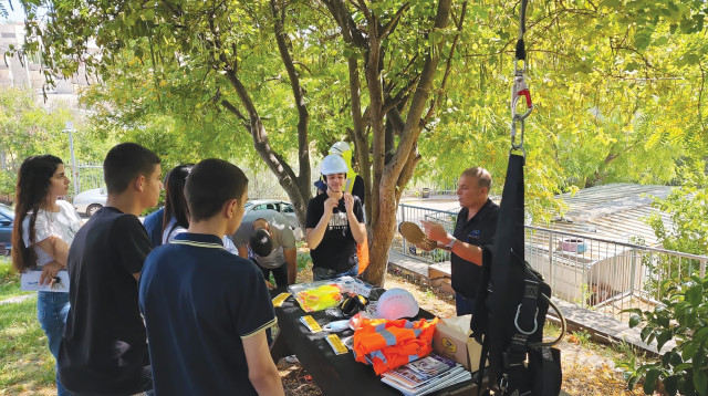 הדרכות בטיחות לבני נוער לקראת עבודות הקיץ (צילום: המוסד לבטיחות ולגיהות)