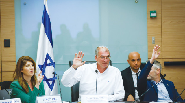 ניר אורבך (צילום: אוליבייה פיטוסי, פלאש 90)