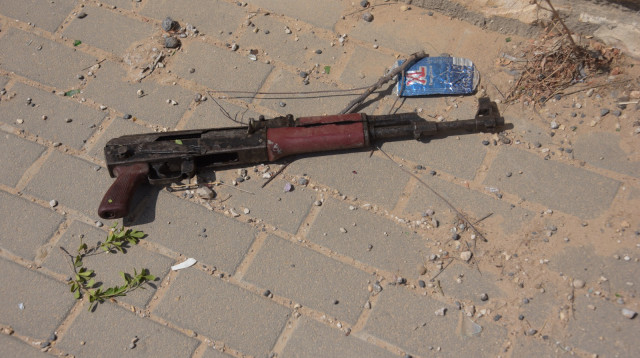 הקלאצ'ינקוב שאותר בתום המרדף בניסיון הרצח בנצרת (צילום: דוברות המשטרה)