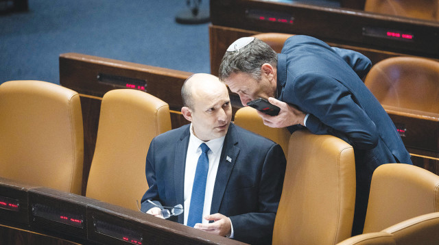 נפתלי בנט ומתן כהנא  (צילום: יונתן זינדל, פלאש 90)