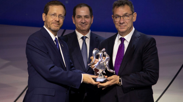 אלברט בורלא מקבל פרס בראשית (צילום: ליאור מזרחי)