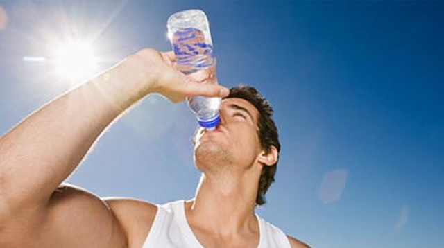 שתיית מים, אילוסטרציה (צילום: matrix)