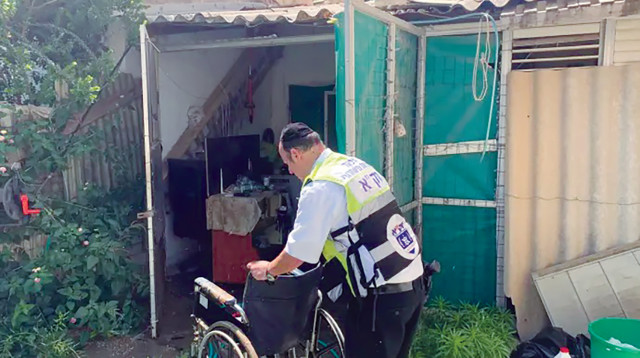 בית בפתח תקווה בו אותרה הגופה  (צילום: זק"א)