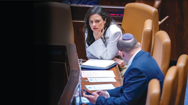 איילת שקד ונפתלי בנט (צילום: אוליבייה פיטוסי, פלאש 90)