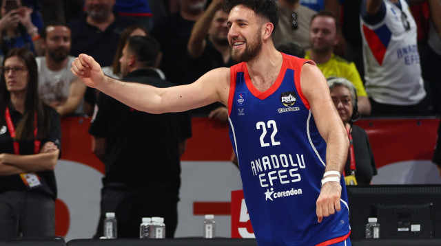 שלשה קריטית לקראת הסיום. מיציץ' (צילום: רויטרס)