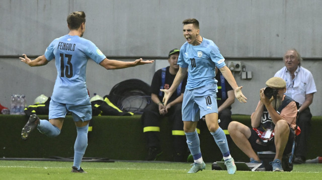 ביצוע מרהיב ושער שלישי שלו בטורניר. גלוך (צילום: רויטרס)