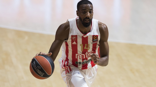 אוסטין הולינס במדי הכוכב האדום בלגרד (צילום: GettyImages, Nikola Krstic/MB Media)