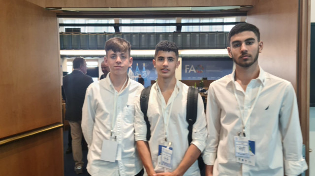 התלמידים יונתן פז, יהונתן נח ונדב דהאן (צילום: ללא קרדיט)