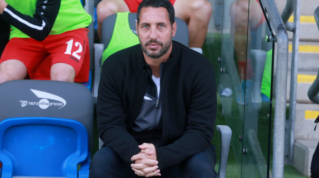 מאמן מ.ס. כפר קאס, עמיר נוסבאום (צילום: קובי אליהו)