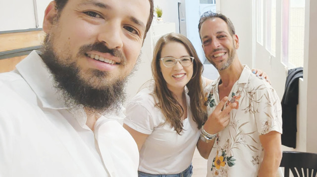  מימין לשמאל: אלון חסון, אפרת רוזנברג ויוסי גל (צילום: בית המעשים הטובים)