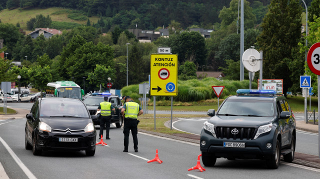 כוחות משטרה בספרד (צילום: רויטרס)