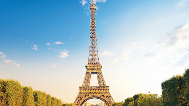 מגדל אייפל מאבד את צבעו (צילום: אינג'אימג')