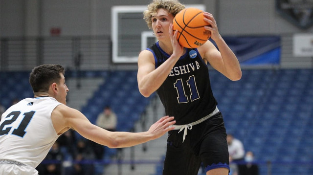 הטריף את התקשורת בארה"ב, מסוגל להפוך לשחקן ליגה לגיטימי? ריאן טורל (צילום: אתר רשמי, Yeshiva University)