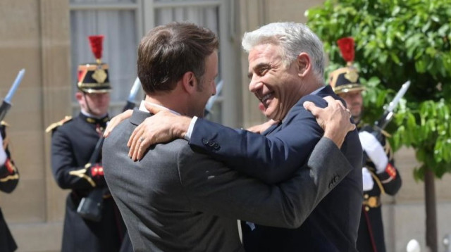ראש הממשלה יאיר לפיד ונשיא צרפת עמנואל מקרון (צילום: עמוס בן גרשון, לע"מ)
