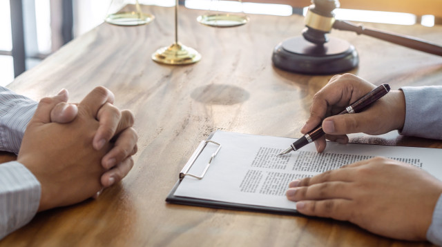 עו"ד הילה צאירי: עסק משפחתי, ירושה ותורת המשחקים (צילום: envato)