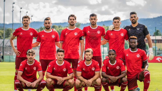 הרכב הפועל באר שבע נגד ויסלה קרקוב במחנה בפולין (צילום: אתר רשמי, הפועל באר שבע)