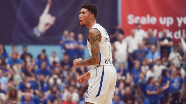 פתיחה טובה להרצליה. סנדי כהן חוגג (צילום: קובי אליהו)