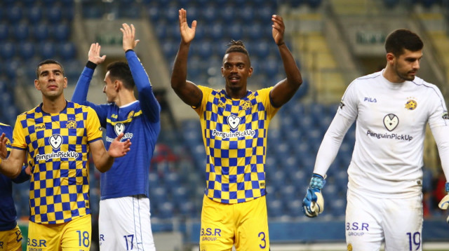 ז'איר אמאדור מכבי תל אביב עם דניאל טננבאום (צילום: יוסי ציפקיס)