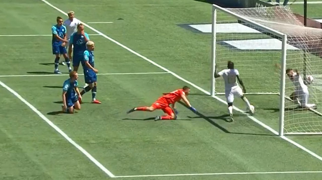 איך זה לא נכנס?! (צילום: צילום מסך, אתר הליגה הקנדית)