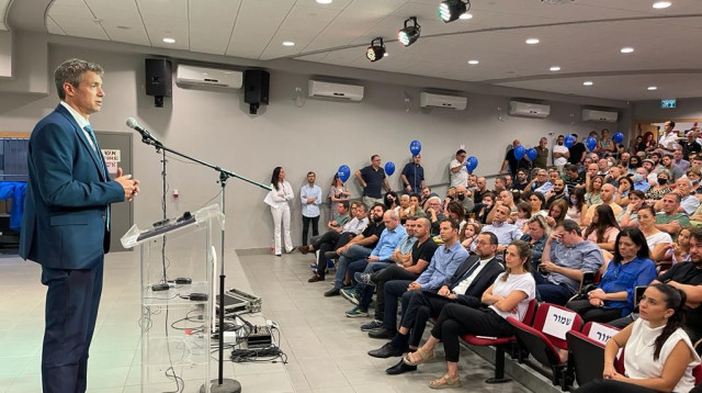 השר יועז הנדל בכנס תומכים (צילום: ללא)