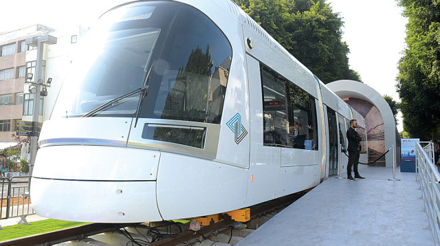 הרכבת הקלה. הקו האדום עתיד להתחיל לפעול בסוף השנה  | צילום: אבשלום ששוני (צילום: אבשלום ששוני)