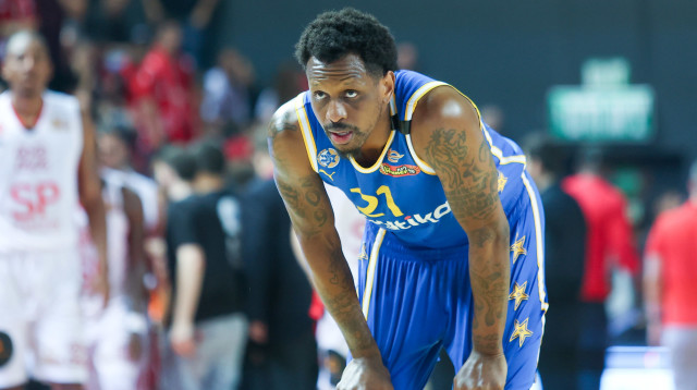 ג'יימס נאנלי שחקן מכבי תל אביב (צילום: דני מרון)