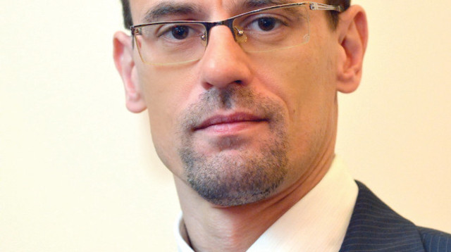 סרגי וסצ'ונוק, אנליסט בכיר בבית ההשקעות אופנהיימר (צילום: יחצ)