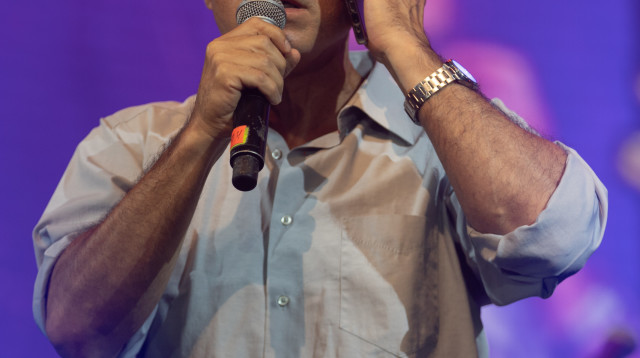 יניב פולישוק (גרי מנדלבאום) במסיבת הפיג'מות של עודד פז והקסדות (צילום: אלדר חבה)