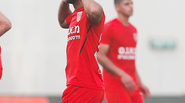 שחקן מ.ס. כפר קאסם אלעד שחף חוגג שער (צילום: דני מרון)