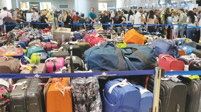 מזוודות בנתב"ג (צילום: אבשלום ששוני)