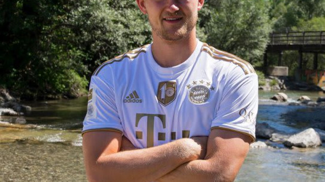 "תמיד עקבתי אחרי באיירן מינכן מקרוב". דה ליכט (צילום: אתר רשמי, אתר באיירן מינכן)