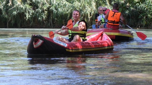 שר התיירות בשייט בירדן (צילום: JINIPIX)